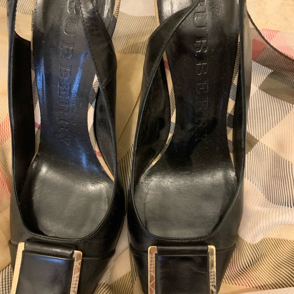 size7 These are very luxurious and beautiful Burberry shoes - Picture 4 of 4